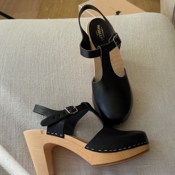 Free People Swedish Hasbeens NEW Black  T-Strap Clogs DISCLOSURE!  R37 L38 - Picture 2 of 7